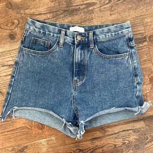 Oak + Fort high-rise denim cut off shorts. 💙